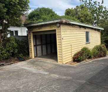 Charming Family Home in Peaceful Leafy Setting - Walk to Town - Photo 6