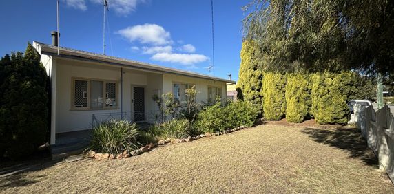 NEAT TWO BEDROOM COTTAGE IN GREAT LOCATION - Photo 2