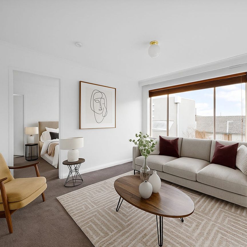 STYLISH & SECURE TOP-FLOOR RETREAT IN A PRIME RICHMOND LOCATION! - Photo 1