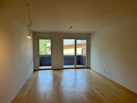 3 - Zimmer Wohnung mit 2 KFZ- Stellplätzen - Photo 2