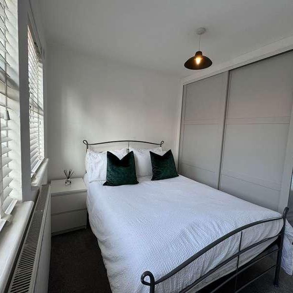 Padbury Close, Bedfont, Feltham, TW14 - Photo 1