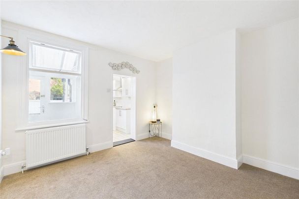 2 bedroom end of terrace house to rent - Photo 1