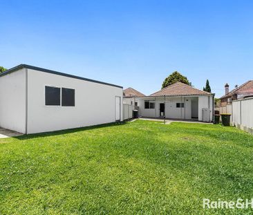 CHARMING 4 BEDROOM HOME - Photo 2