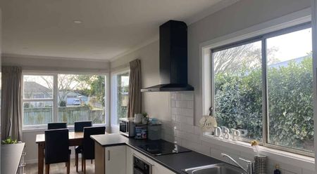 Modern in Mayfair - Photo 3