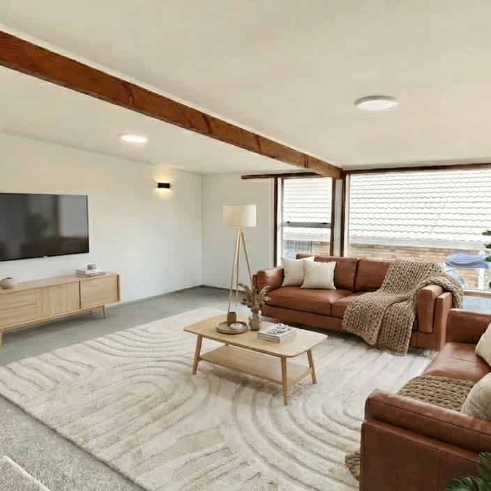 Immaculate and sunny - Photo 1