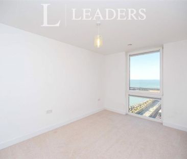 3 bedroom flat to rent - Photo 6