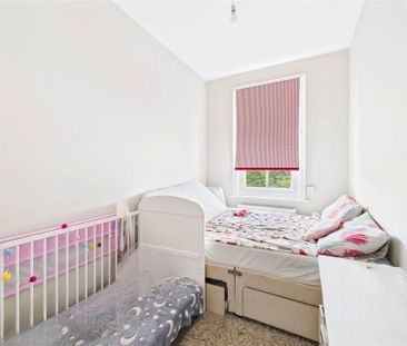 2 bedroom Flat in Rectory Road, Wokingham - Photo 2