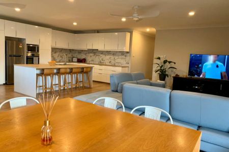 5 bedroom house - $595/week - including electricity and internet - Photo 3