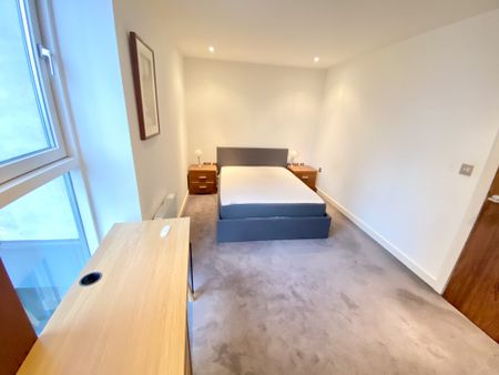 94 The Quays, Salford Quays, SALFORD - Photo 2