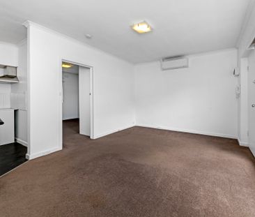 First floor, Light & Bright! - Photo 5