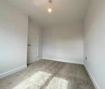 3 bedroom Semi-Detached House to let - Photo 6