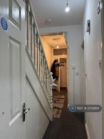 5 bedroom terraced house to rent - Photo 3