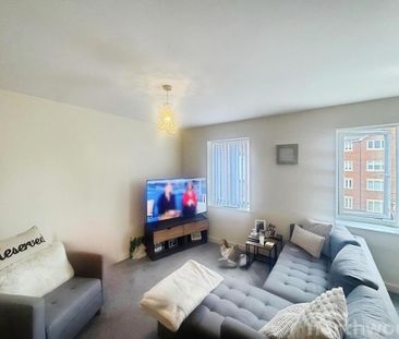 2 bedroom flat to rent - Photo 3