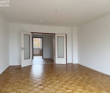 3 Zi.- Whg. mit 2 Schlafzimmern und Balkon! ANFRAGEN UNTER ANGABE D... - Photo 2