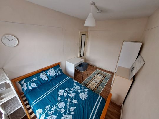 Room in a Shared Flat, Lockwood House, SE11 - Photo 1