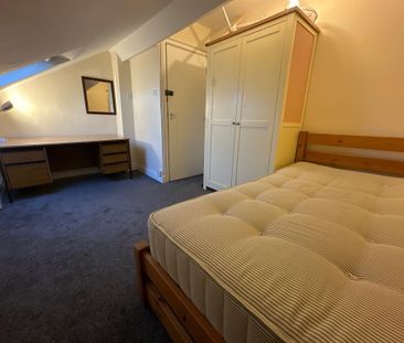 1 bedroom in a house share to rent - Photo 1