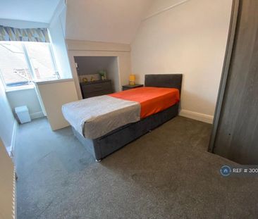1 bedroom in a house share to rent - Photo 2