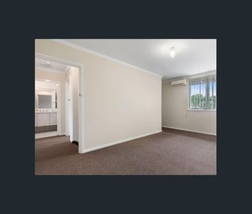 Comfortable living on a quiet street! - Photo 6