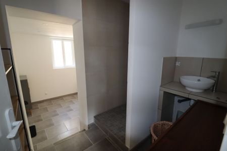 Location Appartement 2 pièces 38m² VAISON LA ROMAINE 84110 - Photo 2