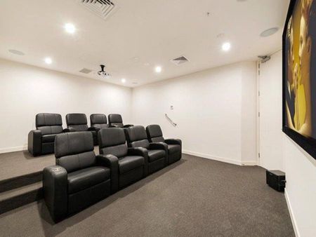 DESIGNER APARTMENT IN ICONIC DIMMEY'S BUILDING - Photo 2