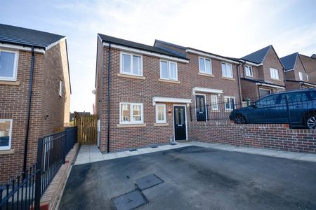 3 bed end of terrace house to rent in Maple Road, Blaydon-On-Tyne, NE21 - Photo 2