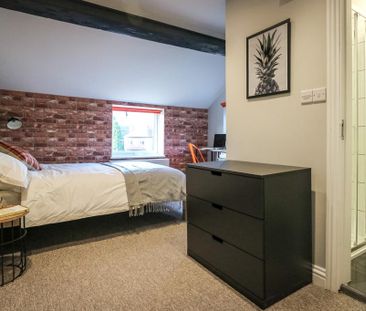 1 bedroom in a house share to rent - Photo 2