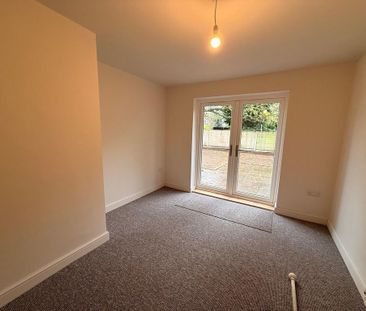 2 bedroom semi-detached bungalow to rent - Photo 2