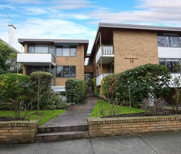 15/12 Woorigoleen Road, Toorak VIC 3142 - Photo 2