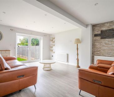 4 bedroom detached bungalow to rent - Photo 1