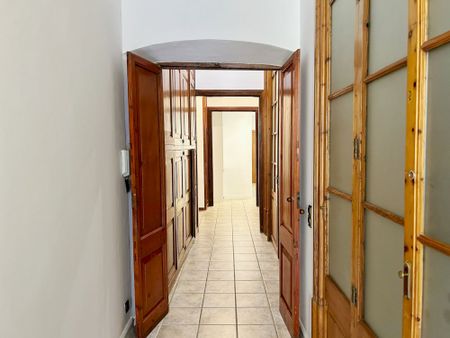 Furnished room in shared apartment in Avinyó street - Photo 3