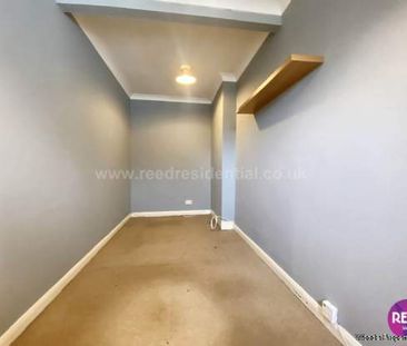 2 bedroom property to rent in Westcliff On Sea - Photo 4