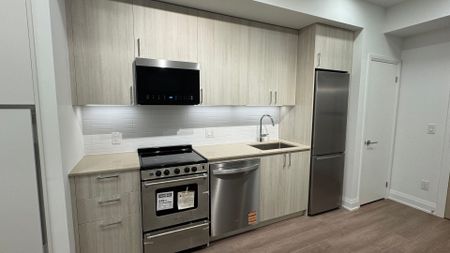 For Lease - 3250 Carding Mill Trail Unit# 406, Oakville, Ontario - Photo 4