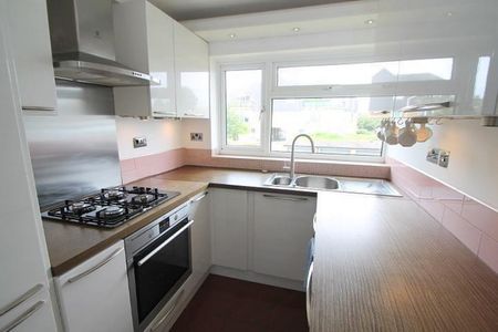 27a Kenilworth Road, Ashford, Surrey,TW15 - Photo 4