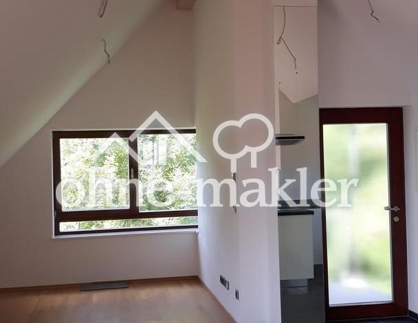 Lichtdurchflutete 3 Zimmer Dachgeschosswohnung Inmitten von München-Waldtrudering - Foto 1