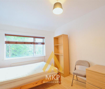 4 bedroom terraced house to rent - Photo 2