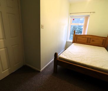 2 Bedroom Mid Terraced House To Rent - Photo 2
