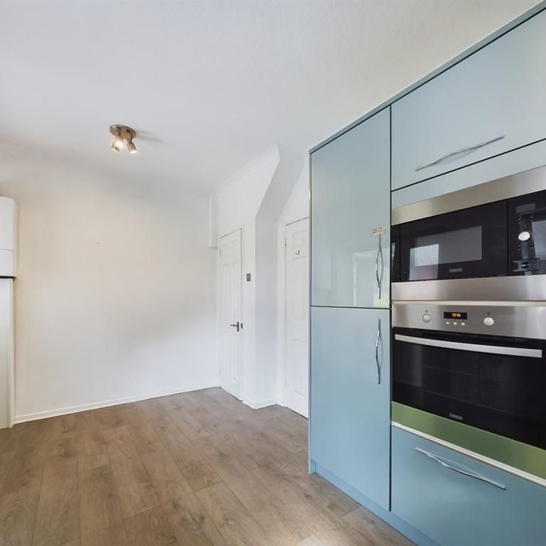 2 bedroom semi-detached house to rent - Photo 1