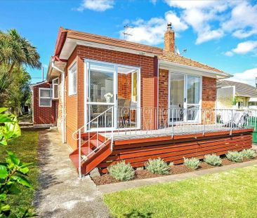 Charming 3-Bedroom Home in Panmure – Prime Location! - Photo 5