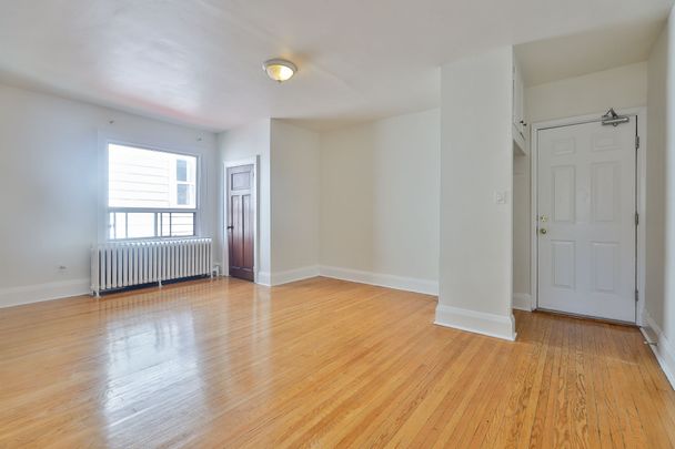 For Lease - 1215 Woodbine Avenue Unit# 2, Toronto, Ontario - Photo 1