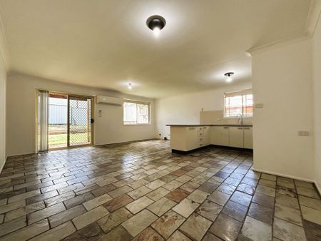 Spacious 3-Bedroom House in Family-Friendly Acacia Gardens - Photo 4