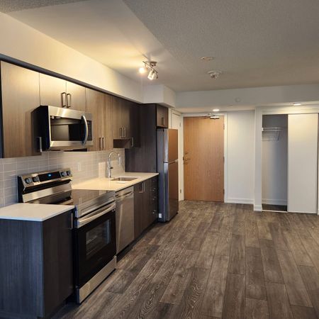 One plus den condo Pickering - Photo 2