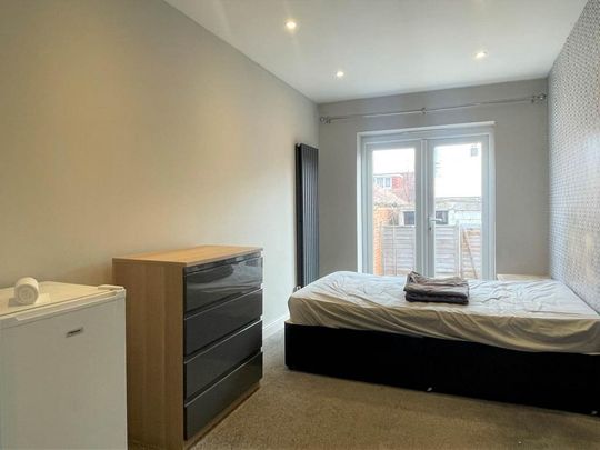 Studio to rent - Photo 1