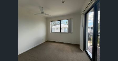 Spacious 3 Bedroom Townhouse in a Convenient Location - Photo 4