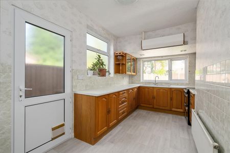 3 bed semi-detached house to rent in Stanley Avenue, Solihull, B90 - Photo 3