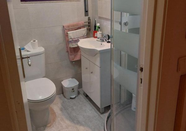Quarto individual com wc privado em Telheiras