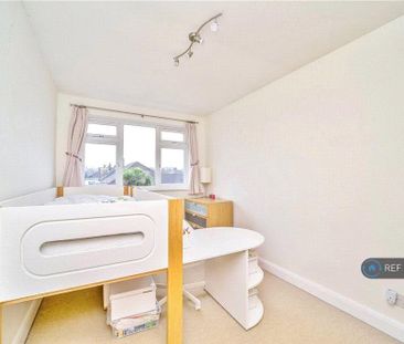 4 bedroom semi-detached house to rent - Photo 4