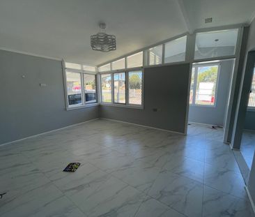 CLOSE TO SHOP - Photo 2