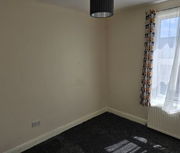 2 Bed Flat, Harehills Avenue, LS8 - Photo 2