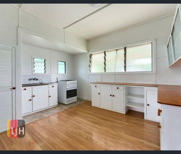 4 BEDROOM HOME IN MITCHELTON WITH AIR CONDITIONING - Photo 3