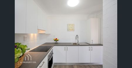 Two Bedroom Unit in Central Location (water included in rent) - Photo 3